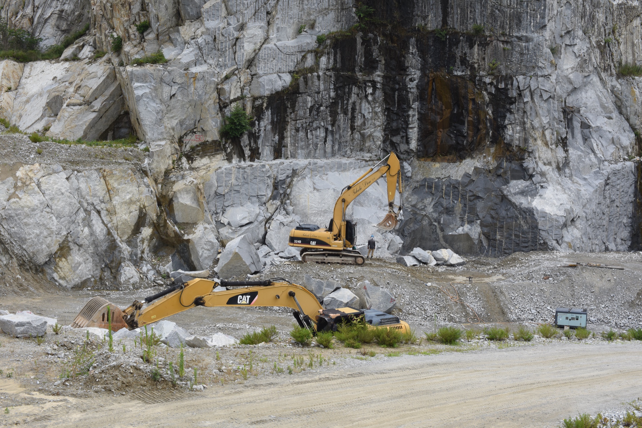 Large blocks in the quarry